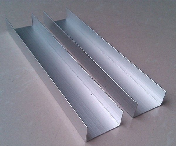 Алюминиевый швеллер АД31Т1 /  40х100х40х4мм дл.6000мм